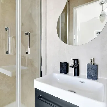 Ideal For 2 People - Marche Des Batignolles Apartment *