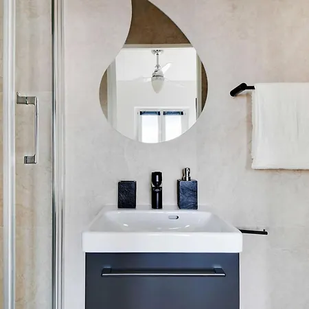 아파트 Ideal For 2 People - Marche Des Batignolles